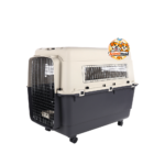 Une cage de transport IATA grand format offrant sécurité, confort et mobilité optimale pour les chiens de grande taille.