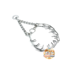 Le Collier Étrangleur à Griffes pour Chien est un accessoire de dressage conçu pour aider à corriger les comportements de traction lors des promenades. Fabriqué en acier inoxydable robuste avec finition chromée, il offre une excellente résistance à l’usure et à la corrosion. Son système à maillons amovibles permet d’ajuster facilement la taille du collier en fonction du tour de cou du chien. Les extrémités des griffes sont protégées par des embouts afin d'améliorer le confort de l’animal. Convient particulièrement aux chiens de taille moyenne à grande lorsqu'il est utilisé de manière responsable et sous surveillance. Avantages : > Acier inoxydable résistant : Durable et anticorrosion. Taille ajustable : Maillons amovibles pour un ajustement personnalisé. Embouts de protection : Confort amélioré pour le chien. Anneau solide pour laisse : Fixation sécurisée et fiable. Idéal pour le dressage : Aide à limiter les tractions excessives.