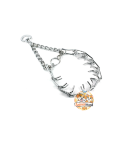 Le Collier Étrangleur à Griffes pour Chien est un accessoire de dressage conçu pour aider à corriger les comportements de traction lors des promenades. Fabriqué en acier inoxydable robuste avec finition chromée, il offre une excellente résistance à l’usure et à la corrosion. Son système à maillons amovibles permet d’ajuster facilement la taille du collier en fonction du tour de cou du chien. Les extrémités des griffes sont protégées par des embouts afin d'améliorer le confort de l’animal. Convient particulièrement aux chiens de taille moyenne à grande lorsqu'il est utilisé de manière responsable et sous surveillance. Avantages : > Acier inoxydable résistant : Durable et anticorrosion. Taille ajustable : Maillons amovibles pour un ajustement personnalisé. Embouts de protection : Confort amélioré pour le chien. Anneau solide pour laisse : Fixation sécurisée et fiable. Idéal pour le dressage : Aide à limiter les tractions excessives.